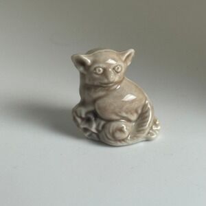 Wade Whimsies Langur Lemur Miniature Porcelain Figurine England Brown